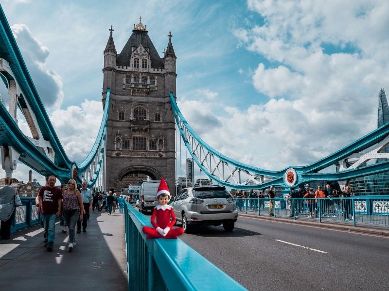 Elf sitting on London Bridge