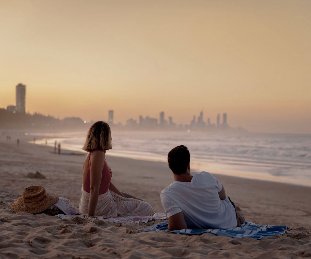 gold-coast-beach-couple