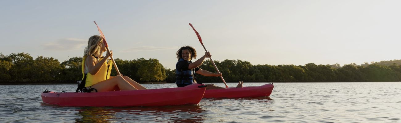 couple_kayaking