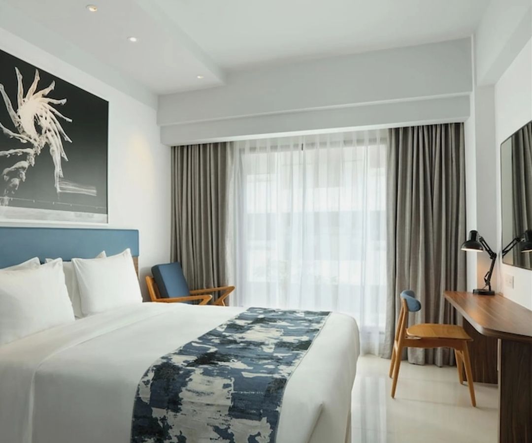 Neat hotel room with desk