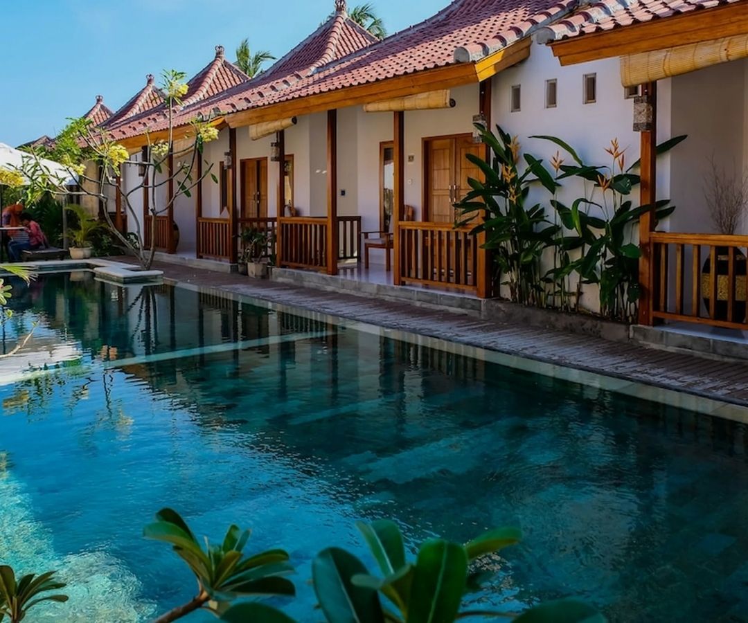 Bungalows next to pool