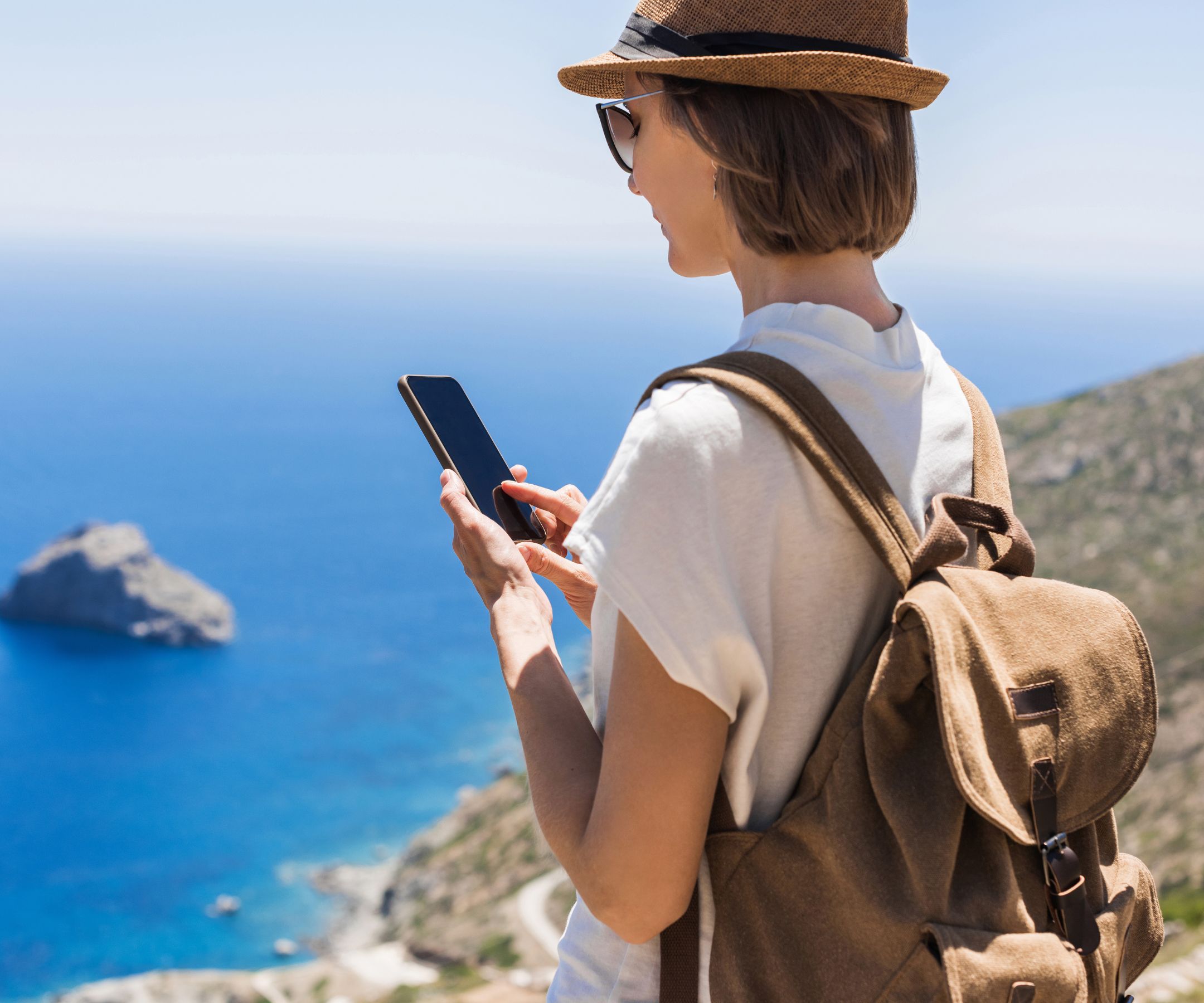 travller-using-phone
