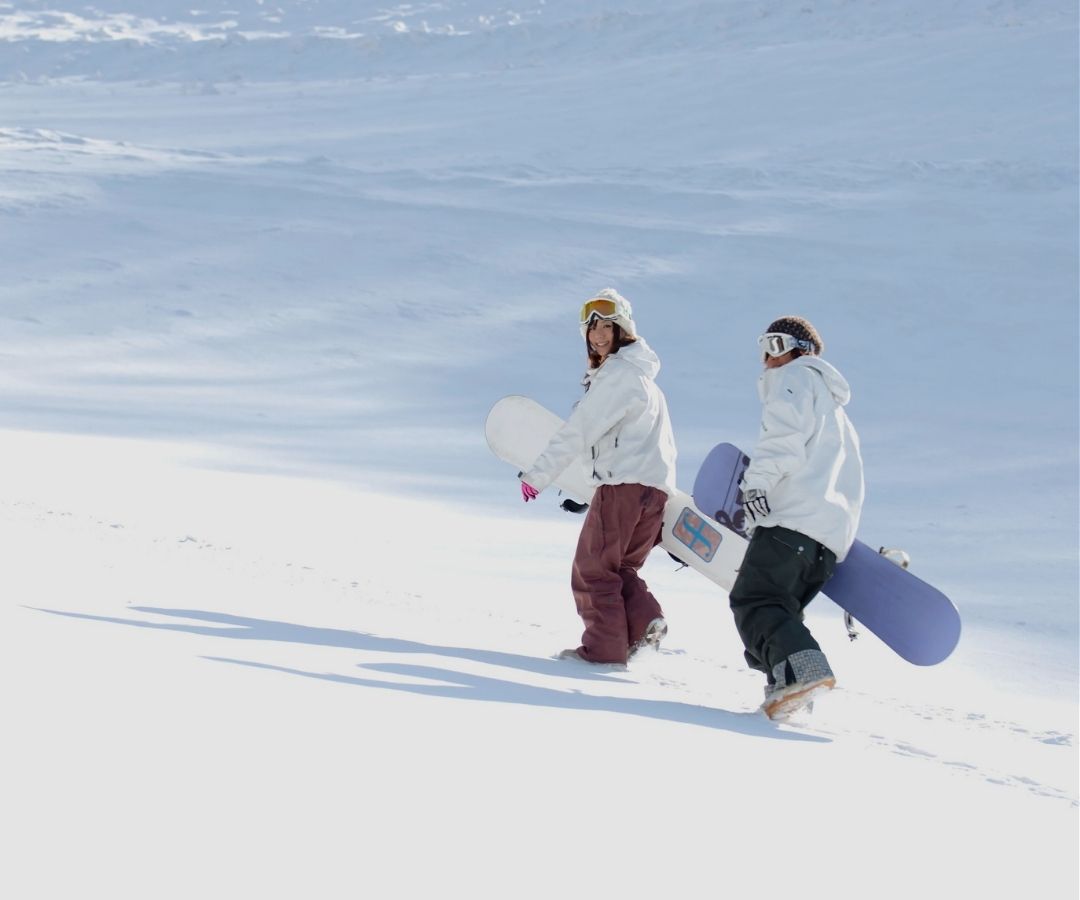 Women skiing Japan