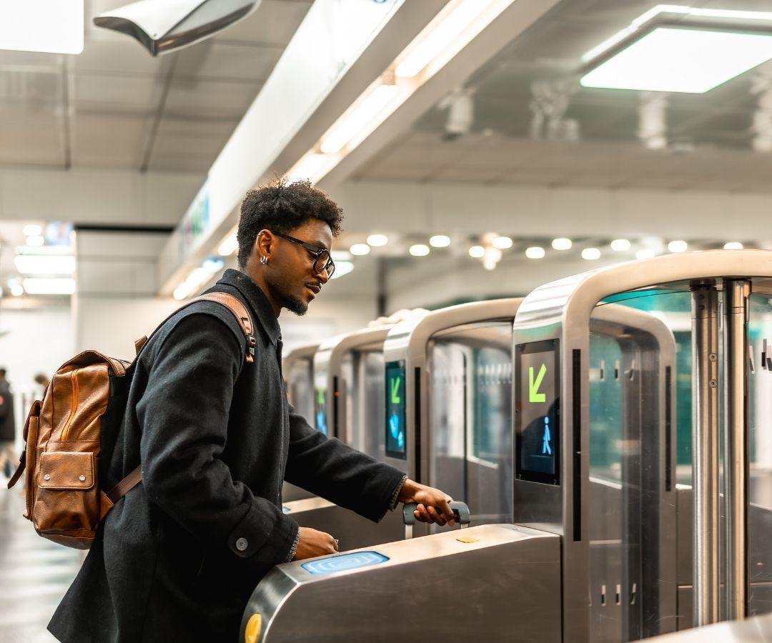 Traveller using tube