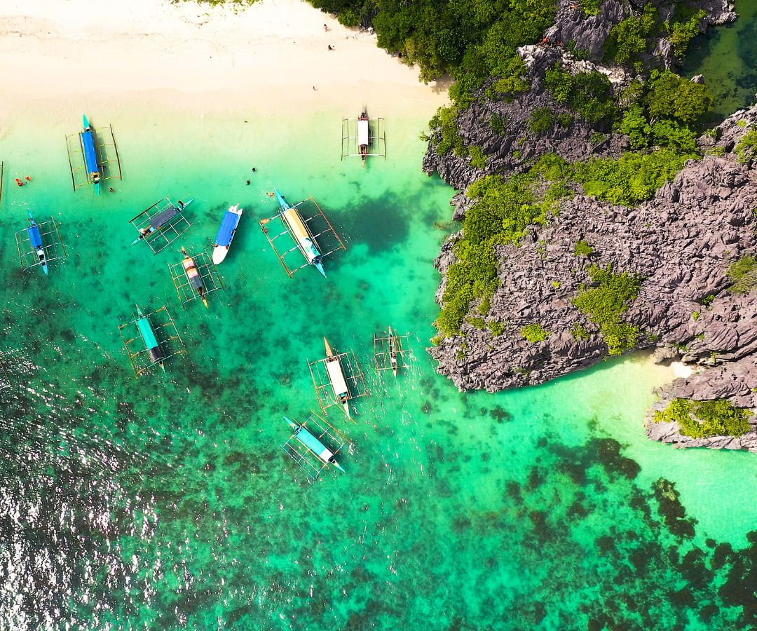 philippines-islands-crystal-blue-water-with-boats