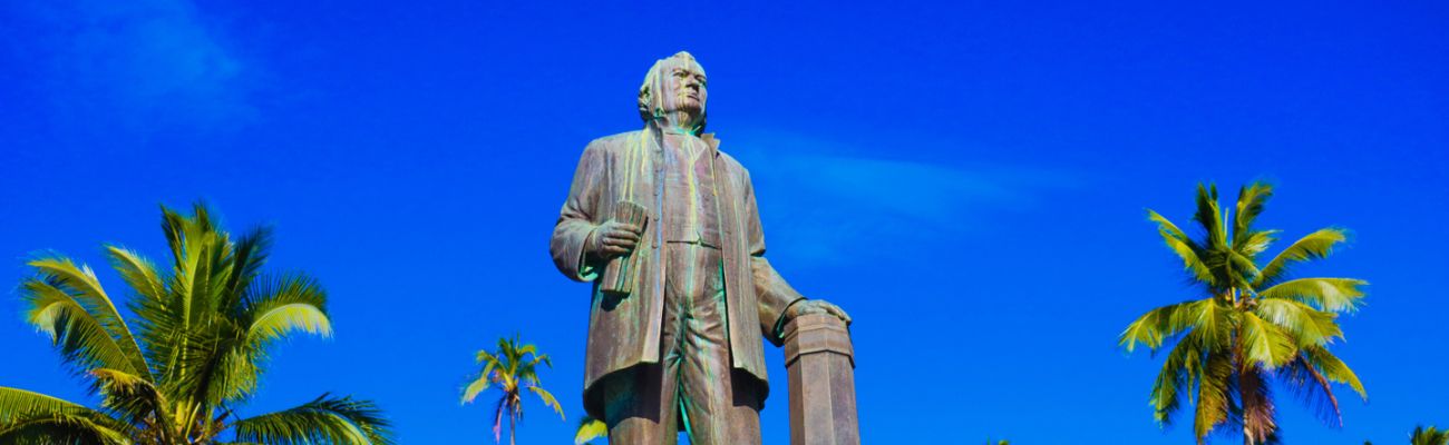 Statue surrounded by palm trees
