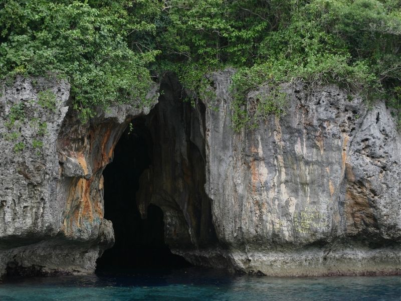 tonga-caves