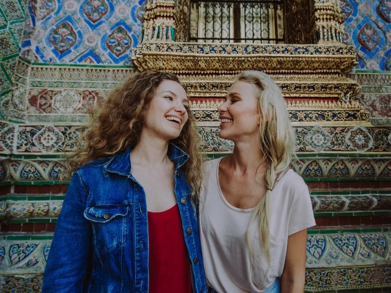 friends outside temple in bangkok