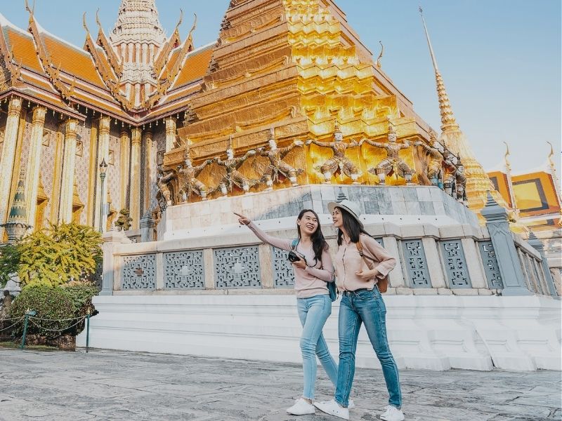 friends exploring temples in thailand
