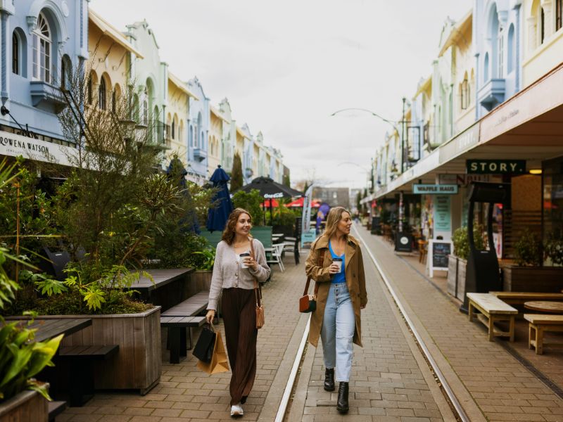 new-zealand-christchurch-shoppers