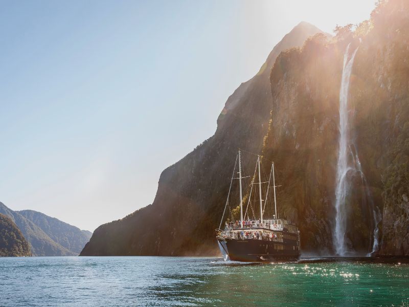 new-zealand-milford-sounds-boat