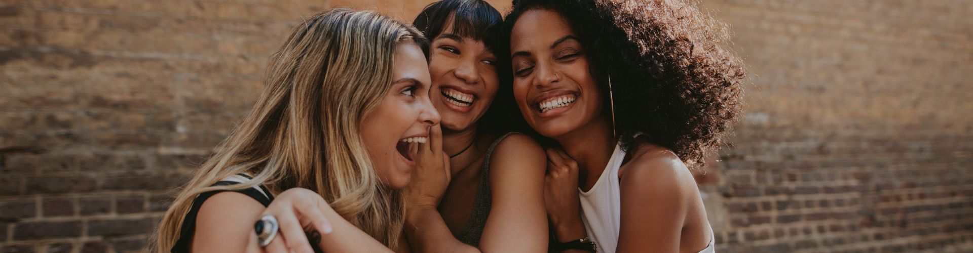 happy-girls-hugging