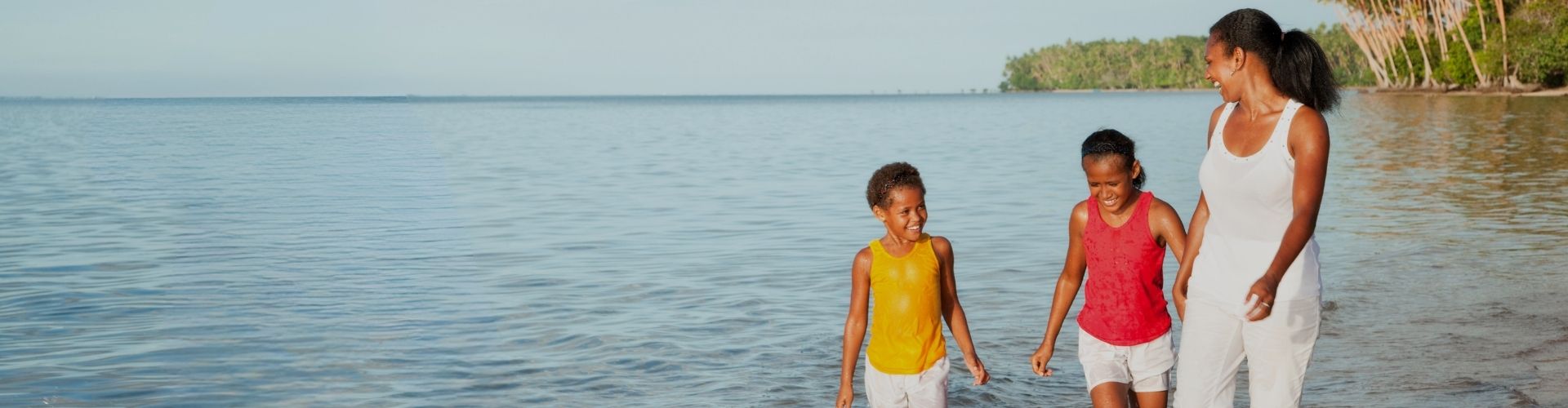 fijian-family-walking