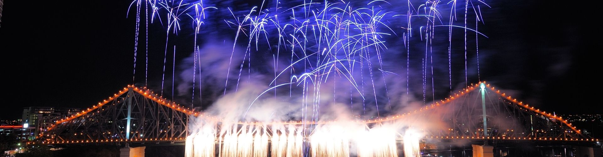 brisbane-bridge-fireworks